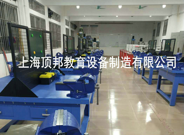 钳工实训室方案(图3) 钳工工作台(防护网B)