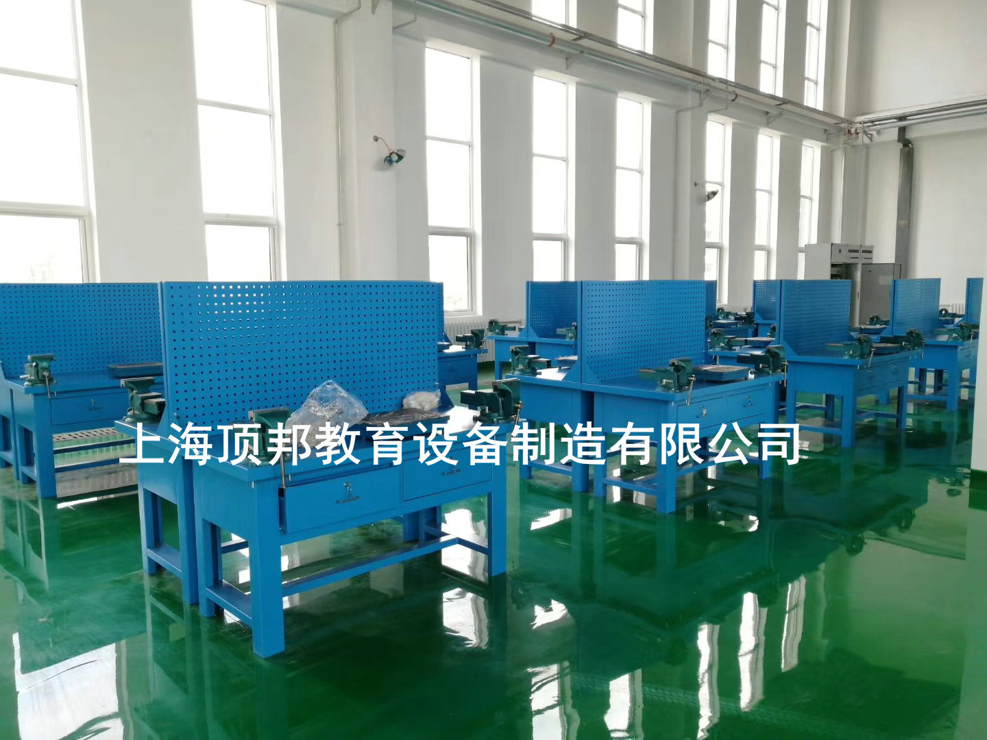 钳工实训室建设方案(图3) 钳工台