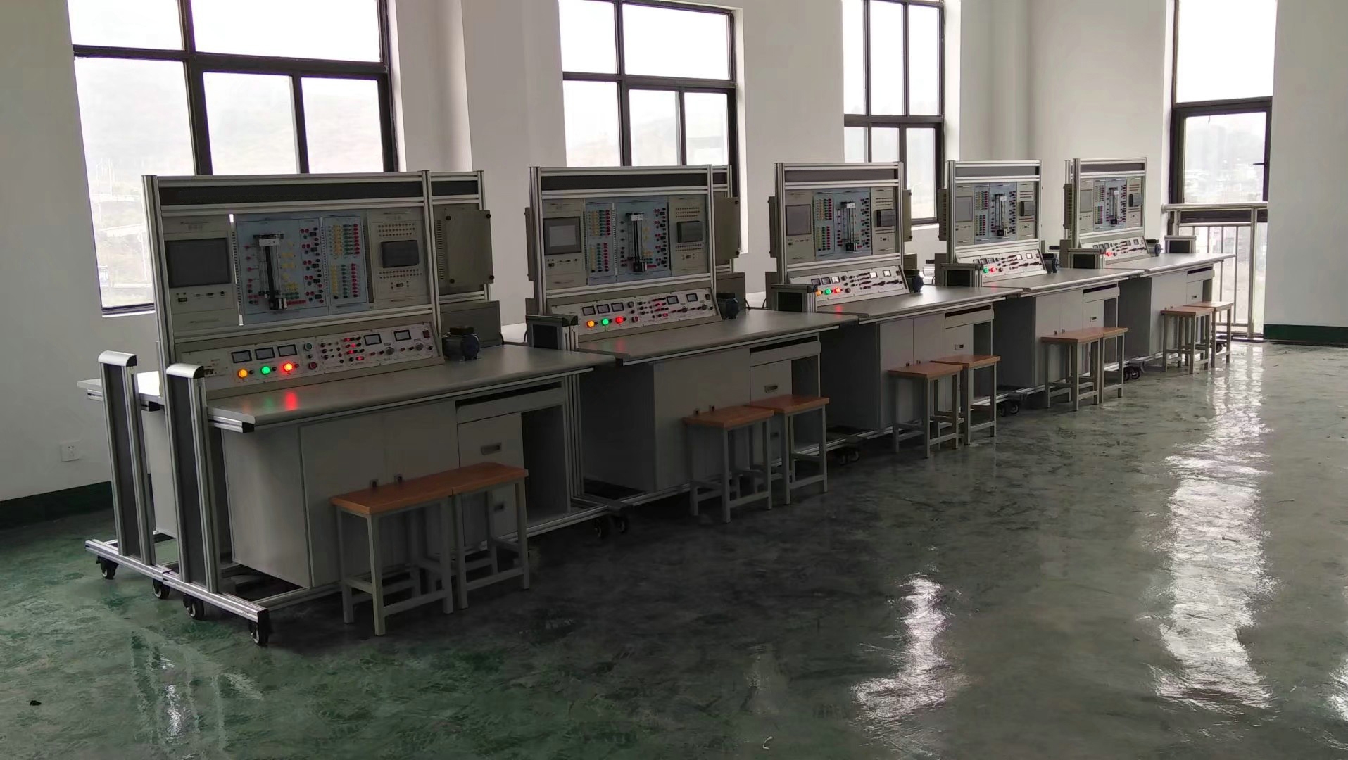 网络型PLC可编程控制器、变频调速及电气控制实验装置(图2) 网络型PLC可编程控制器、变频调速及电气控制实验装置