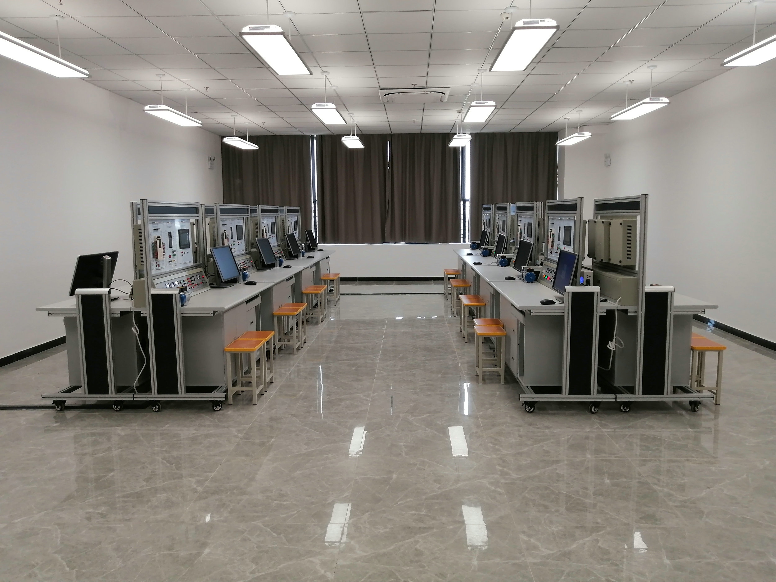 网络型PLC可编程控制器、变频调速及电气控制实验装置(图3) 网络型PLC可编程控制器实验装置